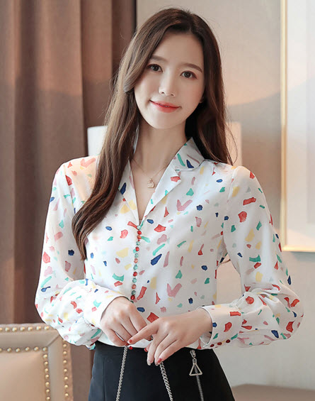 พรีออเดอร์ เสื้อเชิ้ต คอปก แขนยาว แต่งกระดุมหลากสี จั๊มแขน ลายกราฟฟิก สีขาว