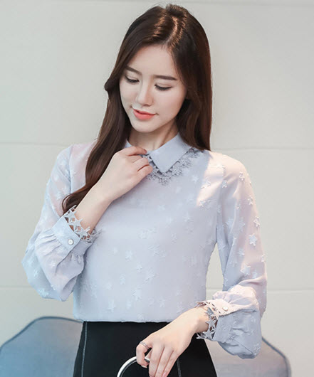 พรีออเดอร์ เสื้อเชิ้ต คอปก จั๊มแขน แต่งชายด้วยดอกไม้รอบๆ คอปก ใส่ทำงานสไตลเกาหลี สี ฟ้า และ ชมพูอ่อน