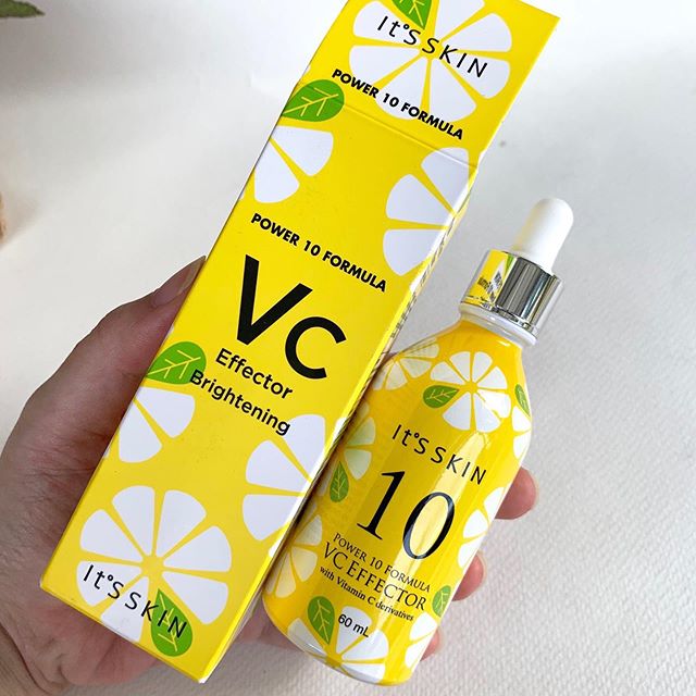 **พร้อมส่ง**It's Skin Power 10 Formula VC Effector 60ml. (new package) สุดยอดเซรั่มวิตามินซี เพื่อผิวขาวกระจ่างใส  เนื้อบางเบาด้วยส่วนผสมจากวิตามินซีเข้มข้น และชาเขียว ที่ช่วยยับยั้งการเกิดฝ้า กระ และจุดด่างดำ อันเป็นสาเหตุของผิวหมองคล้ำ ช่วยให้ผิวดู