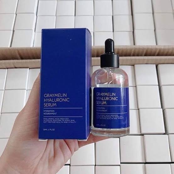 **พร้อมส่ง**Graymelin Hyaluronic Serum 50 ml. เซรั่มไฮยาลูรอนิคเข้มข้น 100% ซึมซาบสู่ผิวได้ดี ไม่เหนียวเหนอะหนะ ช่วยให้ผิวอิ่มน้ำ แต่งหน้าติดทนขึ้น ทำให้ผิวเนียนนุ่ม ลดเลือนริ้วรอยหยาบกร้าน ให้ผิวฟูนุ่ม ลดการถูกทำร้ายจากรังสียูวีและมลภาวะ เหมาะสำหรับทุกสภ