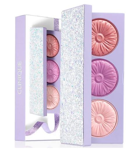 CLINIQUE Cool Down Cheek Pop Palette (Limited Edition Holiday 2019) บรัชออนสีสวย ติดทนตลอดวัน มาในรูปแบบ palette 3 สีโทนเย็นสำหรับทุกสีผิว ให้คุณเลือกใช้ได้หลากหลายโอกาส ด้วยเทคโนโลยีลิขสิทธิ์เฉพาะ Cheek Pop ได้รับการพัฒนาจากของเหลวเนื้อเนียนซ
