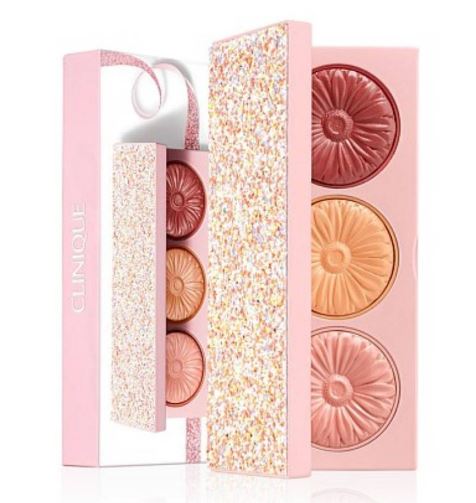 CLINIQUE Warm Up Cheek Pop Palette (Limited Edition Holiday 2019) บรัชออนสีสวย ติดทนตลอดวัน มาในรูปแบบ palette 3 สีโทนอบอุ่น สดใส น่าค้นหา ให้คุณเลือกใช้ได้หลากหลายโอกาส ด้วยเทคโนโลยีลิขสิทธิ์เฉพาะ Cheek Pop ได้รับการพัฒนาจากของเหลวเนื้อเนียนซ