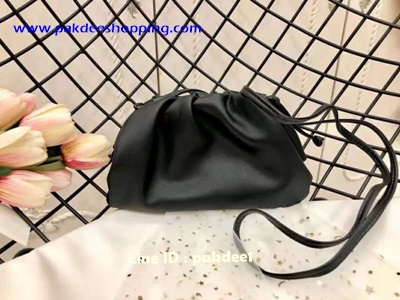 Bottega Veneta Pouch small leather clutch Hiend Size 22 cm งานหนังแท้ รายละเอียดสวยเหมือนแท้