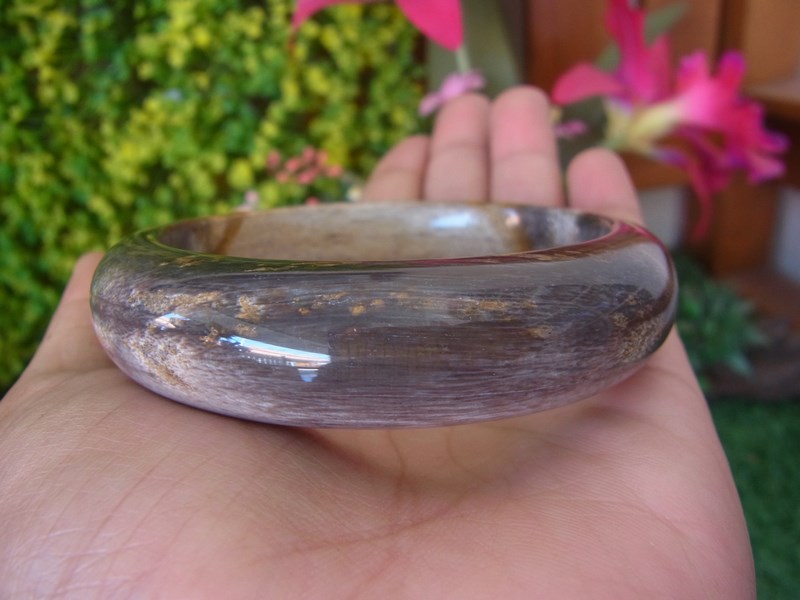 กำไลข้อมือไม้กลายเป็นหินลายสวย