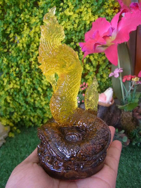 องค์พญานาคราช เรซิ่นใสสีเหลือง มวลสารแร่เหล็กน้ำพี้