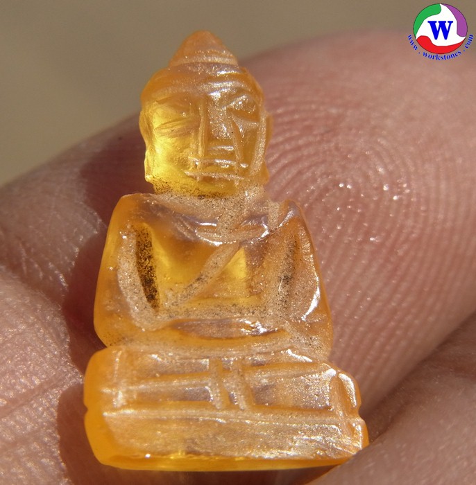 พระเครื่อง 11.40 กะรัต พระพุทธแกะจากพลอยเนื้ออ่อน บุษราคัมสีอำพัน