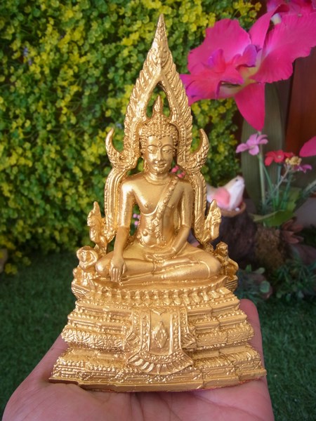 พระพุทธชิราชสีทอง  องค์ผสมมวลสารแร่เหล็กน้ำพี้ 