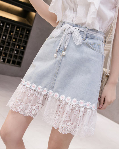 พรีออเดอร์ กระโปรงแฟชั่น กระโปรงยีนส์ แต่งลูกไม้สลับที่ชาย เสื้อผ้าแฟชั่น เกาหลี สี ยีนส์อ่อน 