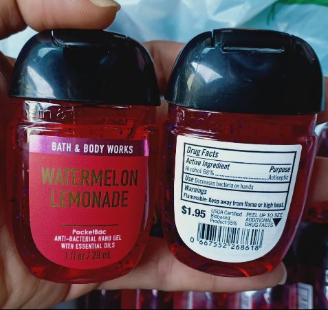 **พร้อมส่ง**Bath & Body Works Watermelon Lemonade PocketBac Sanitizing Hand Gel 29 ml. เจลล้างมือขนาดพกพาแบบไม่ต้องใช้น้ำ สูตรแอนตี้แบคทีเรีย ฆ่าแบคทีเรียได้ 99.9% กลิ่นหอมน้ำแตงโมชุ่มฉ่ำผสมกลิ่นมะนาวหอมสดชื่นคะ