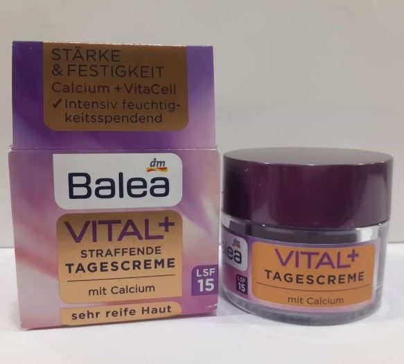 Balea Vital+ Straffende Tages Creme SPF 15 - 50 ml. เดย์ครีมแบรนด์ลดริ้วรอยชั้นนำจากประเทศเยอรมัน ครีมกลางวันยกกระชับผิว ที่หยอยคล้อย เสริมสร้างความแข็งแกร่งและความยืดหยุ่นใหม่ ช่วยให้ผิวของคุณได้รับความหนาแน่นแข็งแรงและยืดหยุ่นช่วยเพิ่มความต้