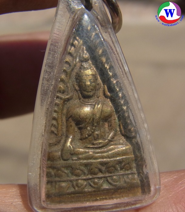 พระเครื่อง เหรียญพระพุทธชินราช พิมพ์ 3 เหลี่ยม มีหู เนื้อทองเหลืองเก่า ไม่ทราบปี