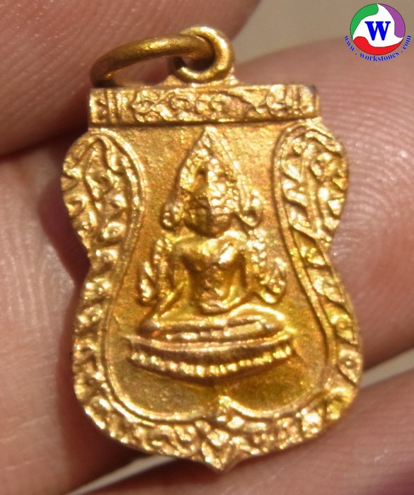 พระเครื่อง เหรียญพระพุทธชินราชเสมาเล็ก หลังนางกวัก เนื้อกะไหล่ทอง ไม่ทราบปี