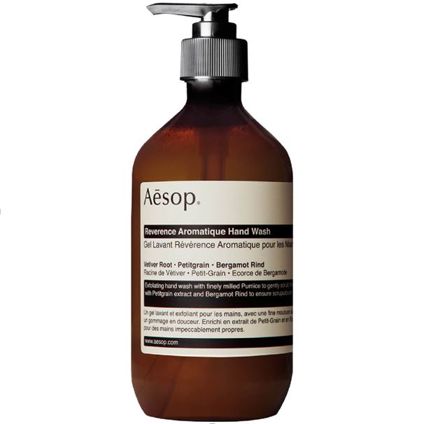 Aesop Reverence Aromatique Hand Wash 500 ml. ผลิตภัณฑ์ทำความสะอาด และสครับฝ่ามือสูตรอ่อนโยนด้วยการเลือกสรรเหล่าพฤกษาพรรณผสานกับหินภูเขาไฟ เนื้อผลิตภัณฑ์เป็นเจลสครับ มอบการสครับสูตรอ่อนโยน ให้ผิวรู้สึกสะอาด เรียบลื่น สดชื่น และเนียนนุ่ม อ่อนนุ่