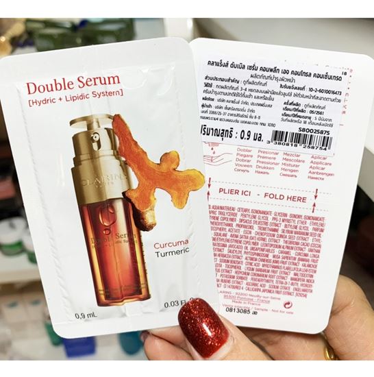 Clarins Double Serum ขนาดทดลอง 0.9 ml แบบซอง ที่สุดแห่งเซรั่มลดเลือนริ้วรอยทรงประสิทธิภาพอันดับหนึ่งจาก CLARINS เพียงครั้งแรกที่ใช้ ผิวดูเปล่งปลั่งขึ้น หลังจากใช้อย่างต่อเนื่อง ผิวกระชับขึ้น ริ้วรอยลดเลือนลง รูขุมขนกระชับ ผิวเนียนละเอียดขึ้นอย่า