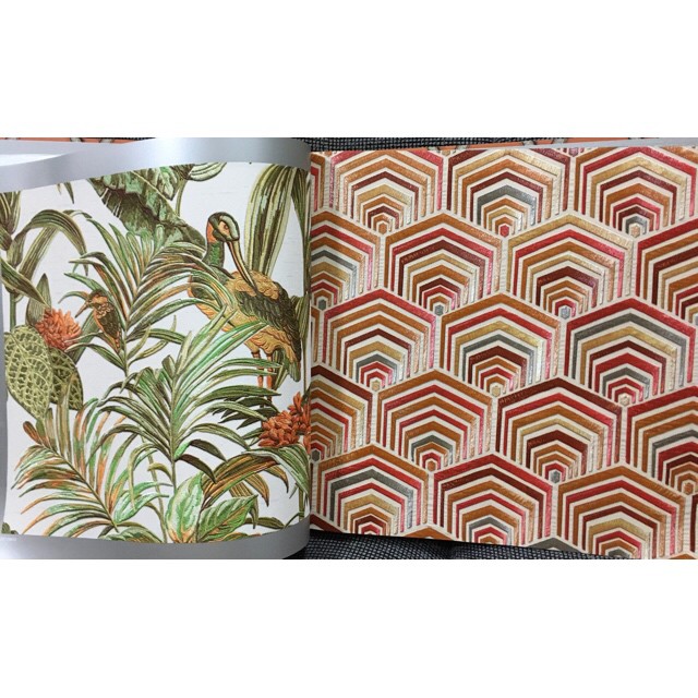 wallโมเดิร์น2 แบบผ้าปักนูน หรูหรามาก ยาว10ม กว้าง53ซม ม้วน5ตรมcdc