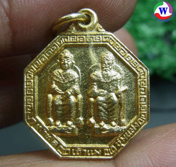 พระเครื่อง เหรียญเจ้าพ่อ เจ้าแม่ชุมแสง หลังยันต์ 8 ทิศ ปี 2541 กะไหล่ทอง