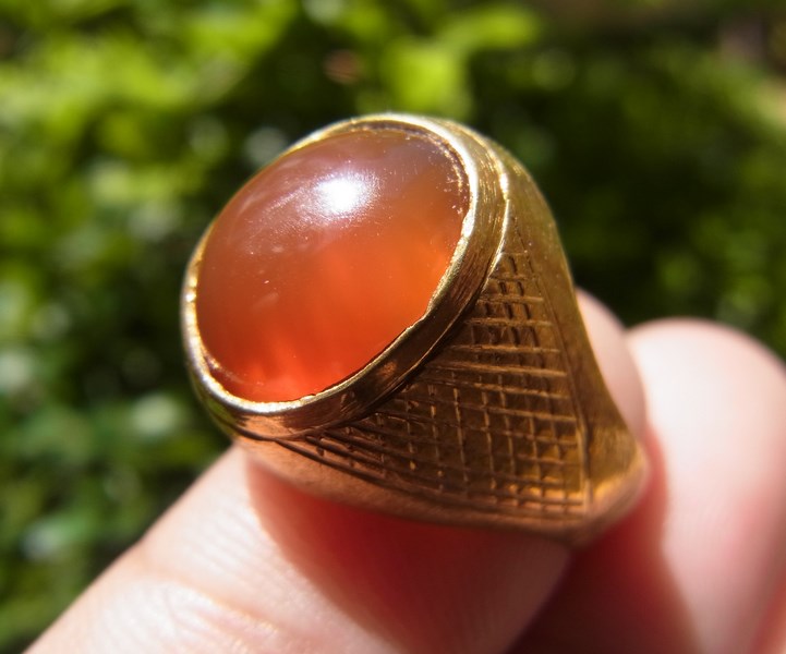 แหวนทองเหลืองหญิง เบอร์ 54 ครึ่ง แก้วโป่งข่ามชนิดแก้ววิทรูย์สุริยะประภาสีส้ม