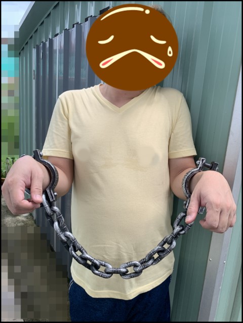 ++พร้อมส่ง++โซ่ตรวนนักโทษเสมือนจริง โซ่ตรวนกุญแจข้อมือ วัสดุทำจากพลาสติกน้ำหนักเบา