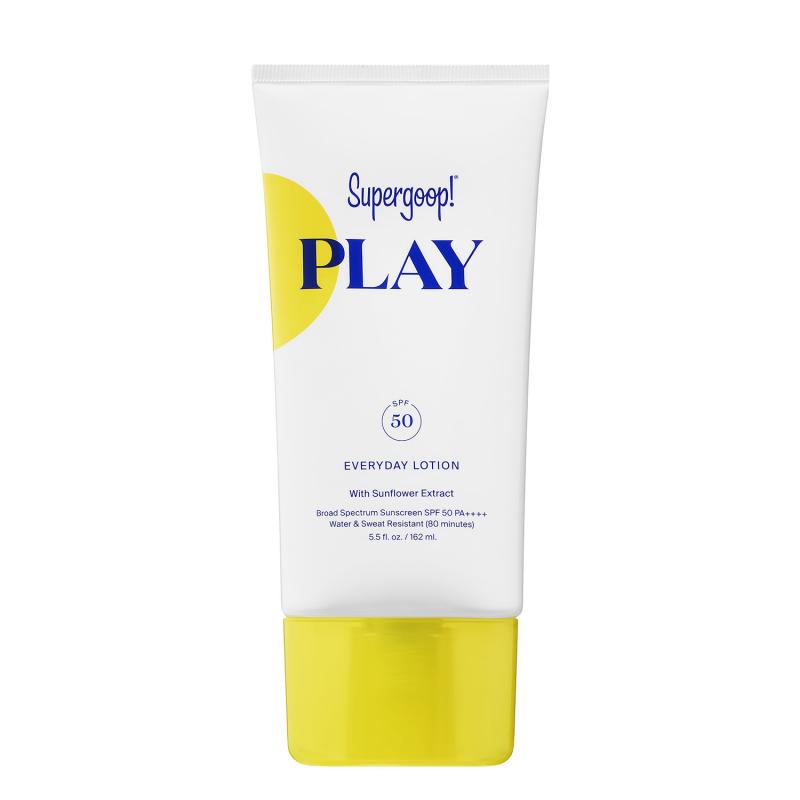 **พร้อมส่ง**Supergoop! Play Everyday Lotion SPF50 with Sunflower Extract 71 ml. ที่สุดของความรู้สึกเบาสบายแต่ยังคงความชุ่มชื้น กันแดดประสิทธิภาพสูง ครีมกันแดดซึมเร็ว ไม่เหนียวเหนอะหนะ กันน้ำ กันเหงื่อ ทาได้ทั้งหน้าและลำตัว มี SPF50 ช่วยป้องกันรังสี UVA UV