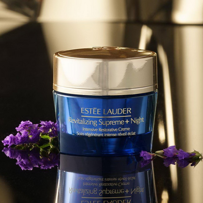 ESTEE LAUDER Revitalizing Supreme+ Night Intensive RestorativeCreme 50 ml. ครีมบำรุงเข้มข้นสูตรกลางคืนที่ช่วยบำรุงผิวอย่างล้ำลึกด้วยประสิทธิภาพรอบด้าน ช่วยลดเลือนเส้นริ้วให้ดูจางลงและมอบผิวที่รู้สึกกระชับจนรู้สึกได้ด้วยสูตรอันทรงประสิทธิภาพจาก