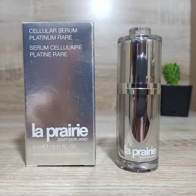 La Prairie Cellular Serum Platinum Rare ขนาดทดลอง 5ml  เซรั่มช่วยฟื้นฟูความชุ่มชื้นของผิว และสร้างเกราะกักเก็บความชุ่มชื้นด้วยปริมาณการใช้เพียงไม่กี่หยด ส่งผลให้ผิวเนียน กระชับ กระจ่าง กลับสู่สภาพผิวอ่อนเยาว์