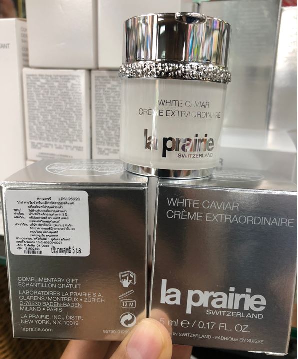 La Prairie White Caviar Creme Extraordinaire ขนาดทดลอง 5 ml. มอยซ์เจอไรเซอร์ที่ก้าวล้ำเหนือความกระจ่างใส เพื่อปลดล็อกพลังแห่งแสง ด้วยความเข้มข้นจาก Lumidose ที่เพิ่มประสิทธิภาพในการเข้าถึงการทำงานของเมลานิน ให้ผิวสว่าง กระจ่างใสขึ้น วัดผลได้ใน 2