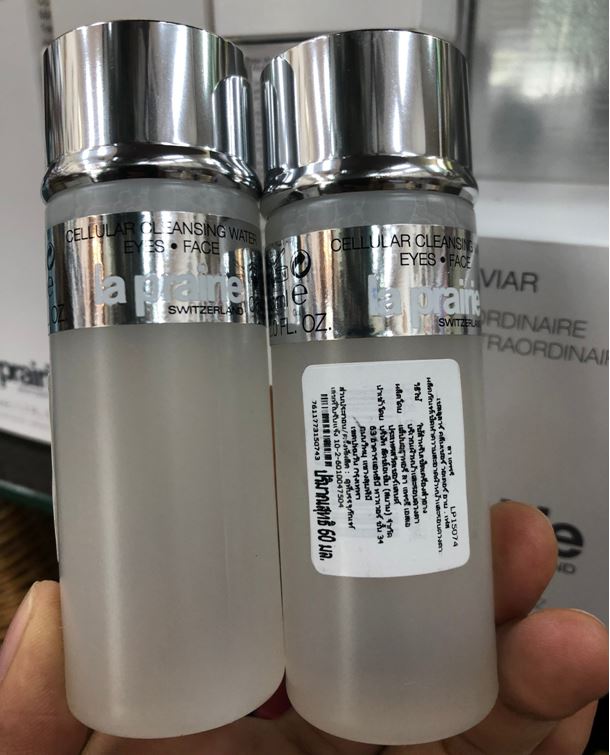 La Prairie Cellular Cleansing Water Eye-Face ขนาดทดลอง 60 ml. ผลิตภัณฑ์ทำความสะอาดสูตรน้ำ ที่อ่อนโยนและเปี่ยมประสิทธิภาพจากธารน้ำแข็งในสวิตเซอร์แลนด์ ชำระล้างเครื่องสำอางและสิ่งสกปรกอย่างรวดเร็วและอ่อนโยน โดยไม่ต้องใช้น้ำล้างอีกครั้ง ขจัดเครื่อง