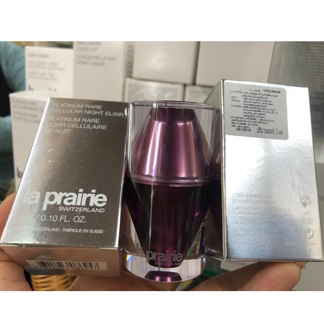 La Prairie Platinum Rare Cellular Night Elixir ขนาดทดลอง 3 ml. ไนท์เซรั่มราคาแพงที่สุดในโลก เพียง 1 หยดก่อนนอน ดุจดั่งกำเนิดผิวใหม่ในยามเช้า เซรั่มฟื้นบำรุงผิวอย่างล้ำลึกในยามค่ำคืน เติมออกซิเจนให้ผิว ช่วยคืนผิวกระชับ ลดริ้วรอยต่างๆ ลงอย่างเห็นไ