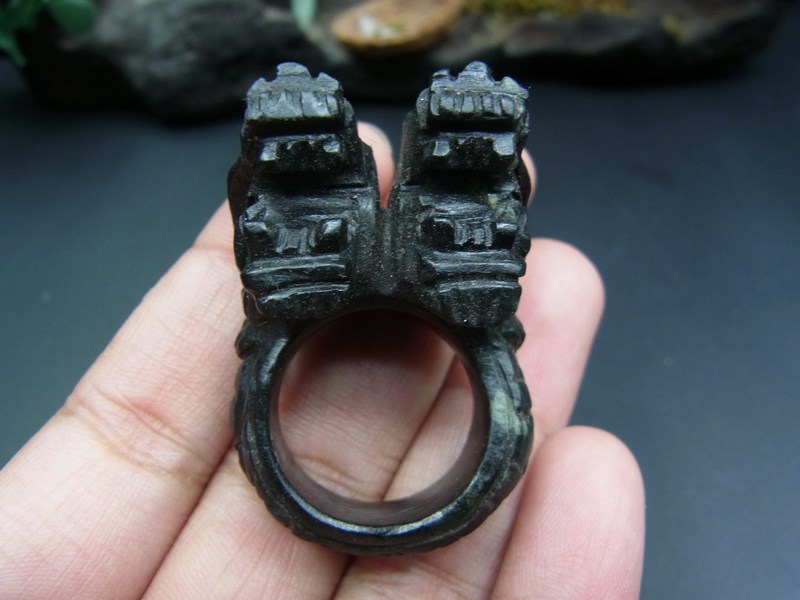 แหวนหยกดำ เบอร์ 58-59 แกะสลักรูปหัวสิงห์