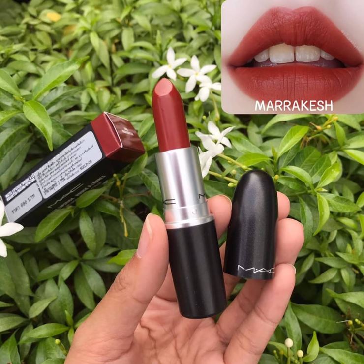 MAC Matte Lipstick #Marrakesh โทนสีแดงก่ำอมส้มอิฐ ลิปสติกแบบเนื้อแมท เม็ดสีสวยคมชัด &#8203;&#8203;&#8203;&#8203;&#8203;&#8203;เนื้อแน่นเนียนนุ่ม ละเอียดทาง่ายไม่เป็นคราบมอบสีสันติดทนนาน สร้างสีสันให้เรียวป