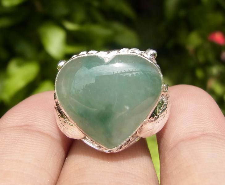แหวนหยกเขียวเนื้อสวยเจียรรูปหัวใจ เบอร์ 58 ครึ่ง ตัวเรือนเงินแท้