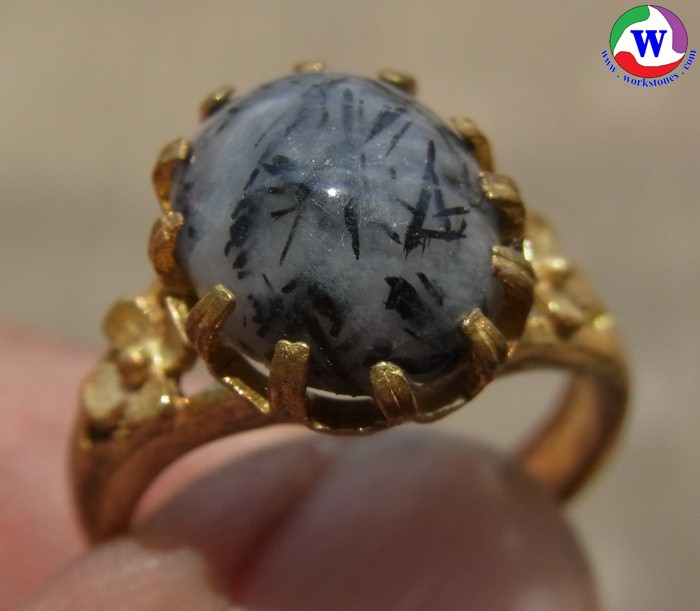 แหวนทองเหลืองหญิง  เบอร์ 53 หนักรวม 3.44 กรัม แก้วโป่งข่ามนำโชคชนิดแก้วขนเหล็กน้ำตันเนื้อแก้วสีฟ้า