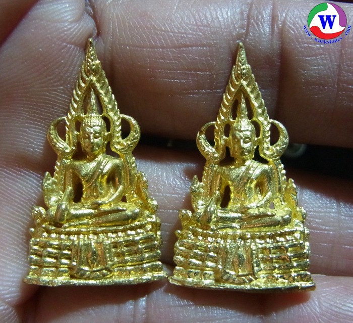 พระเครื่อง พระพุทธชินราช เนื้อทองฝาบาตร สวยมาก วัดพระศรีรัตนมหาวรวิหาร พิษณุโลก สร้างประมาณ ปี 2530 มี 2 องค์ องค์ละ 200 บาท