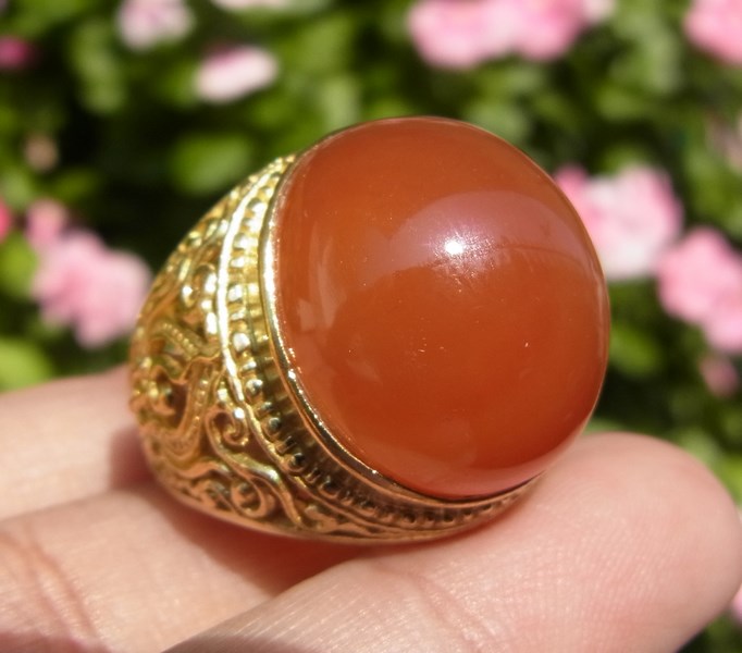 แหวนแก้ววิทรูย์สุริยะประภาสีส้มเนื้อใส เบอร์ 61 ตัวเรือนทองเหลืองชาย
