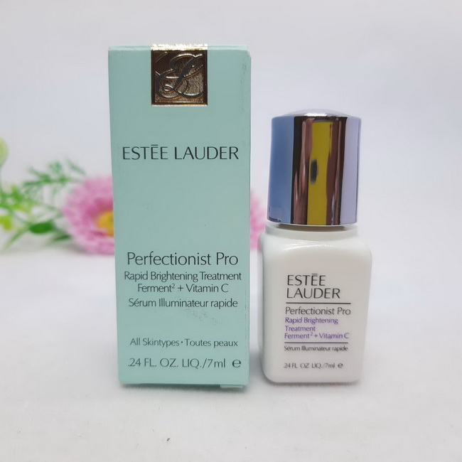 ESTEE LAUDER Perfectionist Pro Rapid Brightening Treatment Ferment+Vitamin C ขนาดทดลอง 7 ml. เซรั่มเพื่อผิวขาวกระจ่างใส อีกขั้นกับนวัตกรรมที่รวมเอาวิตามินซี และส่วนผสมที่ผ่านการหมักบ่มอีก 2 ชนิดเข้าด้วยกัน เพื่อการเข้าถึงแต่ละชั้นของผิวที่แตกต