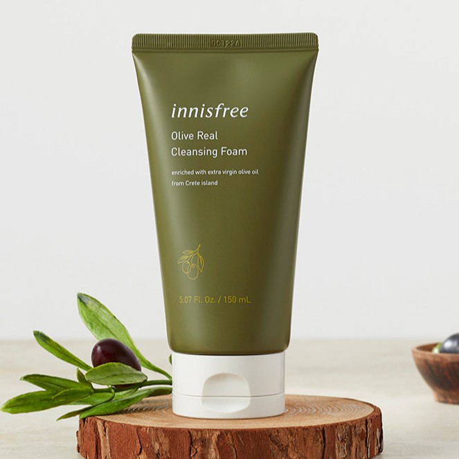 Innisfree Olive Real Cleansing Foam 150 ml. โฟมล้างหน้า อุดมไปด้วยส่วนผสมที่ให้ความชุ่มชื้น และวิตามินนานาชนิดจากมะกอกออร์แกนิกที่ดีที่สุด ช่วยขจัดคราบเครื่องสำอาง และสิ่งสกปรกตกค้างในรูขุมขนได้อย่างหมดจด