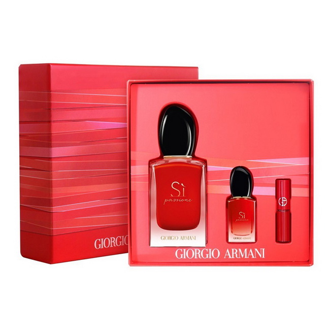 Giorgio Armani Si Passion Spring 2020 เซตผลิตภัณฑ์น้ำหอม SI PASSIONE SET น้ำหอมสำหรับผู้หญิงที่มีความมั่นใจแน่วแน่และความเด็ดเดี่ยวในการตัดสินใจ ผู้หญิงที่กล้าพูดว่าใช่ มอบกลิ่นสไตล์ฟรุตตี้ฟอรัล มาพร้อมลิปลิควิดเนื้อครีมที่ให้สีสดชัด ติดทนยาวน