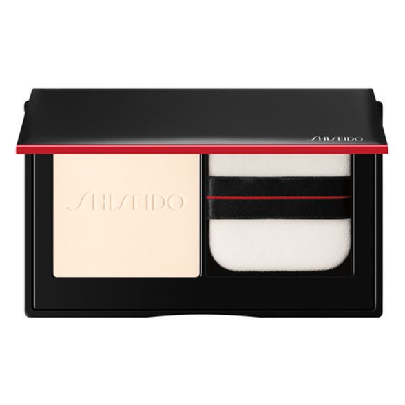 Shiseido Synchro Skin Invisible Silk Pressed Powder 10 g. Translucent Matte แป้งอัดแข็งเนื้อแมตต์สีโปร่งใส กันน้ำกันเหงื่อ พร้อมประสิทธิภาพในการลดความมันวาวและอำพรางรูขุมขน ผิวดูแมตต์แต่ยังมีมิติ ในตลับสุดหรู ที่สามารถพกพาไปเพิ่มความสมบูรณ์แบบ