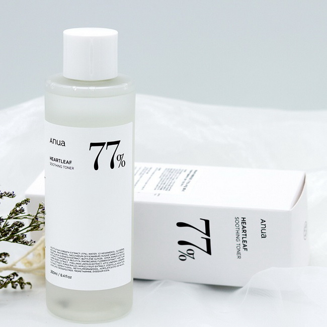 Anua Heartleaf 77% Soothing Toner 250 ml. โทนเนอร์ที่ปราศจากแอลกอฮอล์และน้ำหอม ช่วยลดการระคายเคือง ช่วยลดสิวอักเสบ สิวผด ปรับสมดุลค่า ph ให้ความชุ่มชื่น ส่วนผสมหลัก egw green grade ผิวแพ้ง่ายใช้ได้ ไม่มีส่วนผสมที่เป็นสารอันตราย