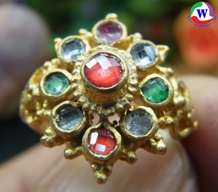 แหวนทองเหลืองลายโบราณ เบอร์ 49 ยกดอก บุดน้ำเพชร 3 สี แดง เขียว ขาว