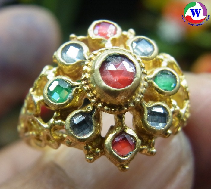 แหวนทองเหลืองลายโบราณ เบอร์ 58 ยกดอก บุดน้ำเพชร 3 สี แดง เขียว ขาว