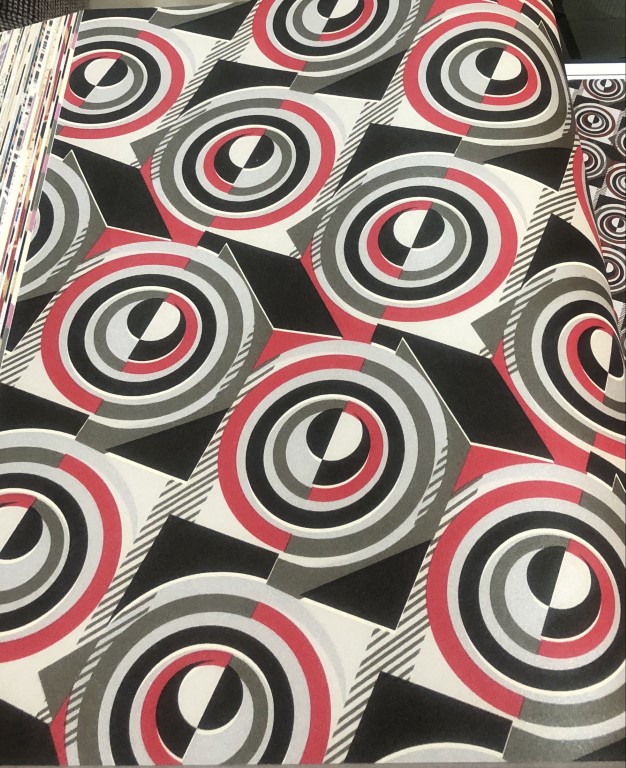 wallโมเดิร์น กราฟฟิก ยาว10ม กว้าง53ซม ม้วน5ตรม ric