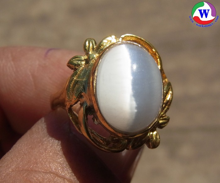 แหวนทองเหลืองหญิง 5.53 กรัม เบอร์ 55 แก้วตาแมวสีขาว แวววาวสวยใส