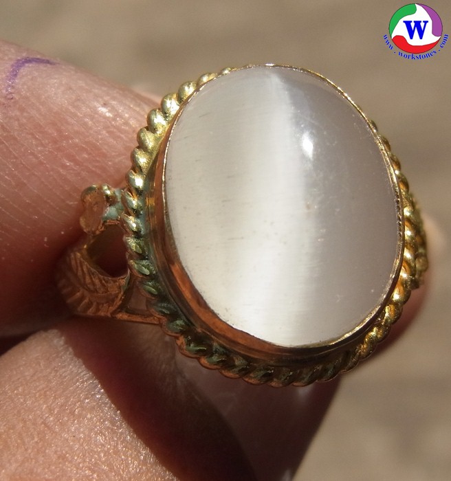 แหวนทองเหลืองหญิง 4.99 กรัม เบอร์ 57 แก้วตาแมวสีขาว แวววาวสวยใส