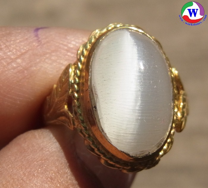 แหวนทองเหลืองหญิง 4.33 กรัม เบอร์ 55 แก้วตาแมวสีขาว แวววาวสวยใส
