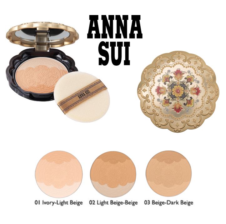 Anna Sui BB Pressed Powder SPF30 PA++9.5 g.(ตลับ+แป้งรีฟิล) แป้งพัฟผสมบีบีรองพื้น ที่ให้การปกปิดได้เนียนสนิท ประกอบด้วยแป้ง 3 โทนสีช่วยให้คุณปกปิดริ้วรอย ไฮไลต์ และเฉดดิ้งใบหน้าได้ในตลับเดียว ช่วยเพิ่มมิติให้ใบหน้า สวยได้ในทุกมุมมอง อณูของเนื้อแป้งที่ละเอ