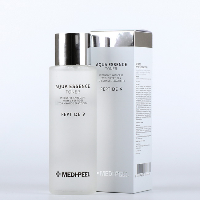 MEDI-PEEL Peptide 9 Aqua Essence Toner 250 ml. โทนเนอร์ลดริ้วรอยตัวใหม่ล่าสุดจากเกาหลี ช่วยดูแลผิวเข้มข้นด้วยส่วนประกอบเปปไทด์ถึง 9 ชนิด ช่วยลดริ้วรอย ต้านอนุมูลอิสระ และเพิ่มความยืดหยุ่นให้ผิว กระชับรูขุมขน