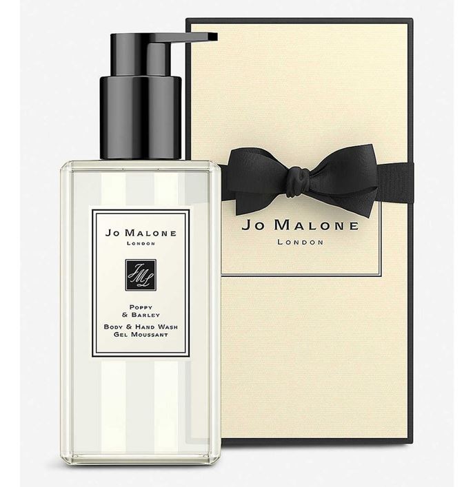 Jo Malone London Poppy & Barley Body & Hand Wash 250 ml. (พร้อมกล่อง) เจลอาบน้ำ เพื่อมอบสัมผัสสดชื่นหลังการใช้ พร้อมคุณค่าในการบำรุงดูแลผิวให้นุ่มนวล ด้วยส่วนผสมจากเมล็ดของดอก meadowfoam ที่ช่วยขจัดสิ่งสกปรกอย่างอ่อนโยน ที่มาพร้อมกลิ่นหอมอ่อนๆของด