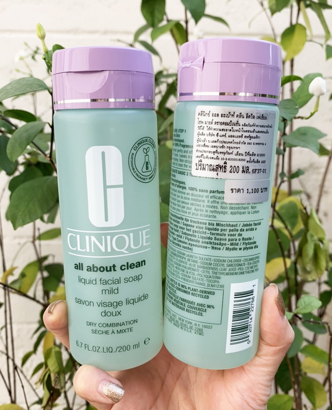 CLINIQUE All About CleanLiquid Facial Soap Mild for Dry Combination Skin 200 ml.เหมาะสำหรับสภาพผิวผสมค่อนข้างแห้ง สบู่เหลว ฟองนุ่มละเอียด ทำความสะอาดผิวอย่างหมดจด ผิวไม่แห้งตึงทำความสะอาดผิวหน้าได้หมดจด อ่อนโยนต่อผิว รักษาสมดุลความชุ่มชื่นของผิว ให้ผิวสบา