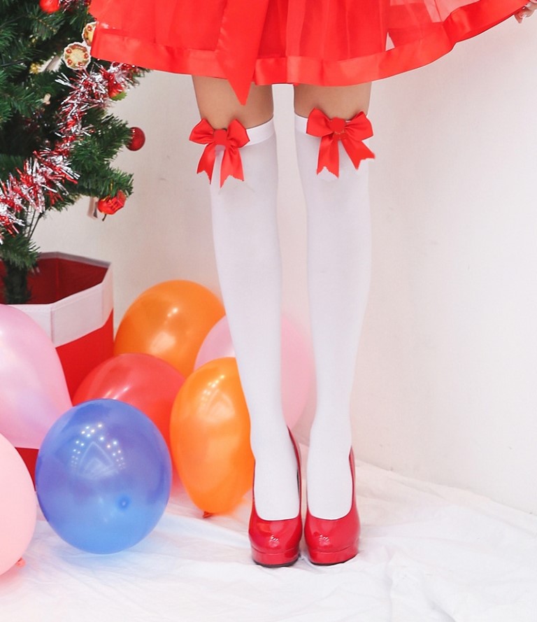 ++พร้อมส่ง++ถุงเท้าสีขาว+โบว์สีแดง ถุงเท้าแซนตี้ ความยาวเลยเข่า ความยาว 24 นิ้ว